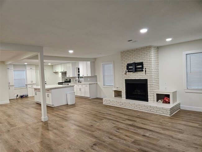 Building Photo - 6446 Brookside Dr