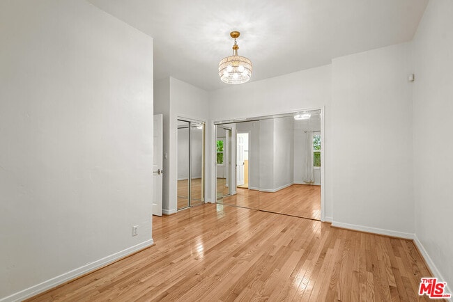 Building Photo - 340 N Oakhurst Dr
