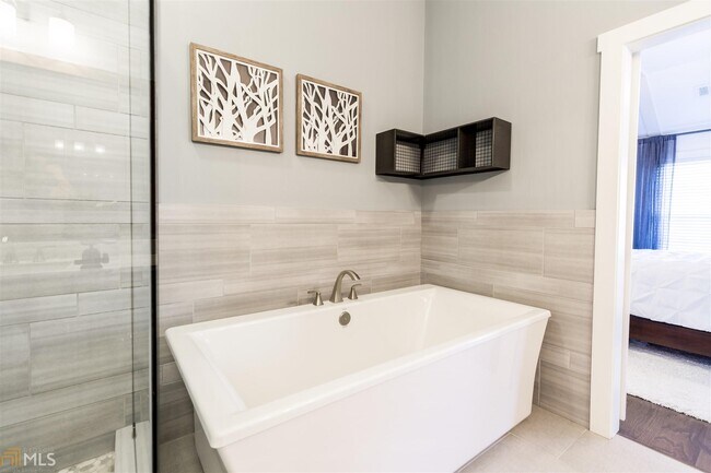 Building Photo - 3348 Turngate Ct