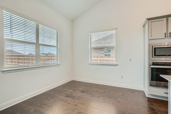 Building Photo - 16805 Lemonia Cove