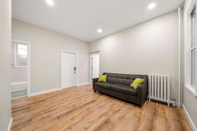 Building Photo - 215 Dodd St