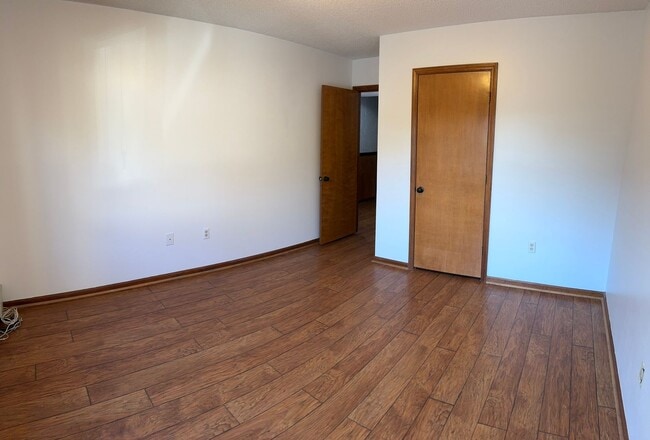 Building Photo - 1175 Pebble Dr