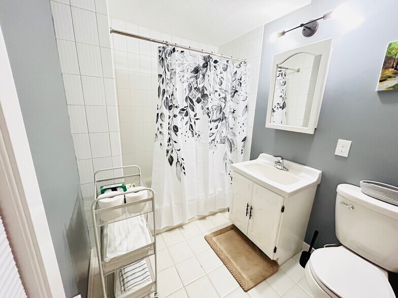 Full bath - 16 Lewis Ave