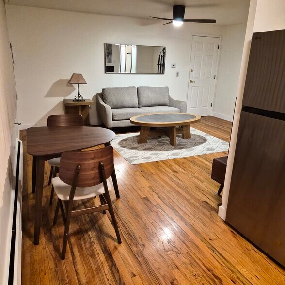 Building Photo - 985 N Corona St