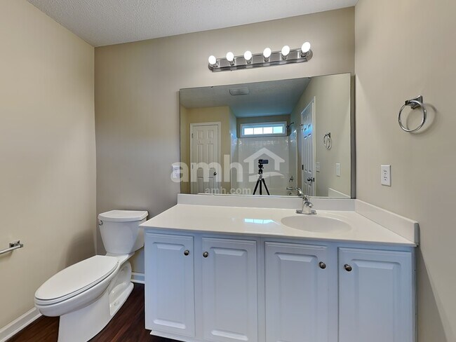 Building Photo - 1308 Silver Dr