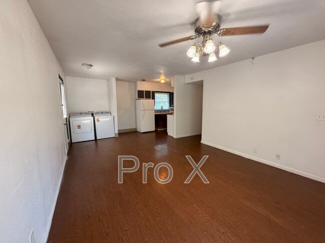 Building Photo - 217 E Adobe St