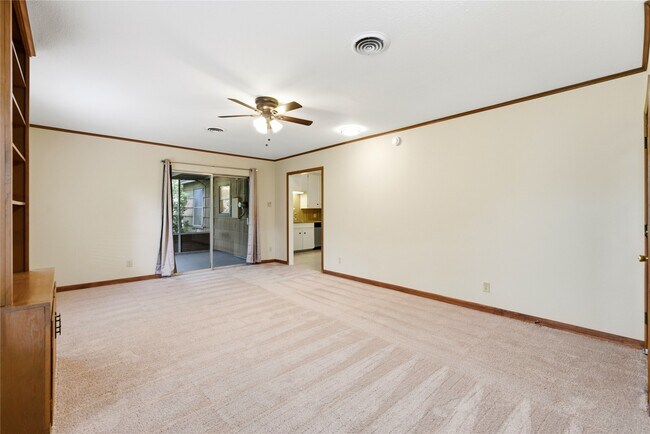 Building Photo - 8406 Highcrest Dr