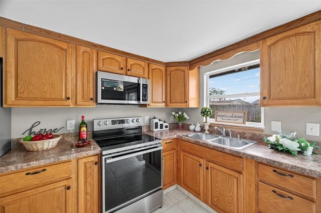 Building Photo - 3742 Elmwood Dr