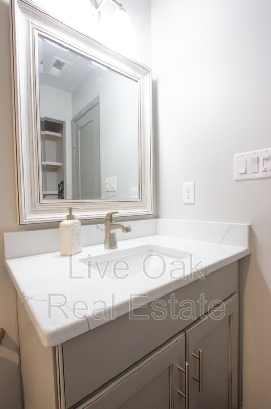 Building Photo - 501 Delaware Ave