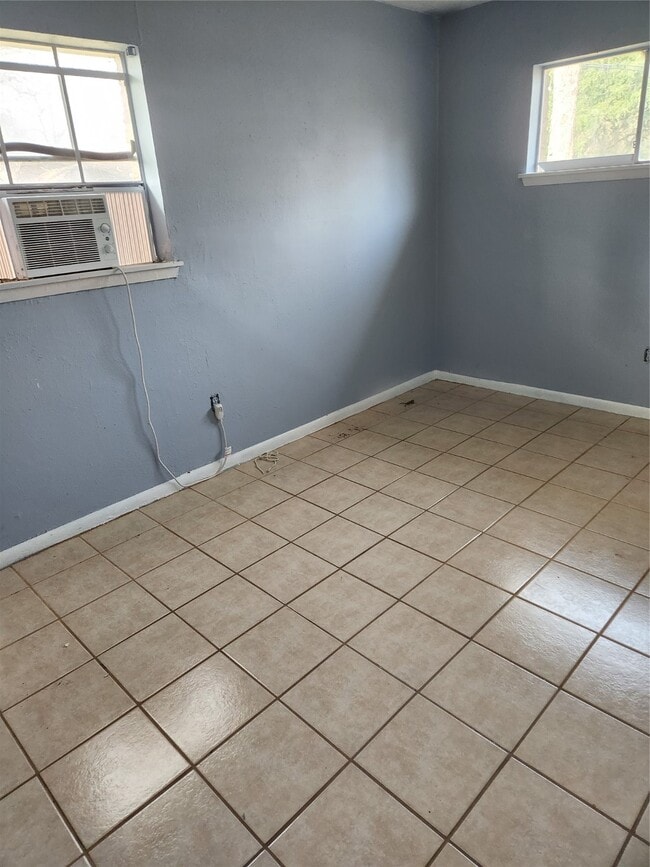 Building Photo - 7422 Amelia Rd