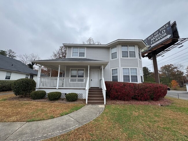 Building Photo - Large 3/2.5 House on Martha Berry Hwy- $1,395