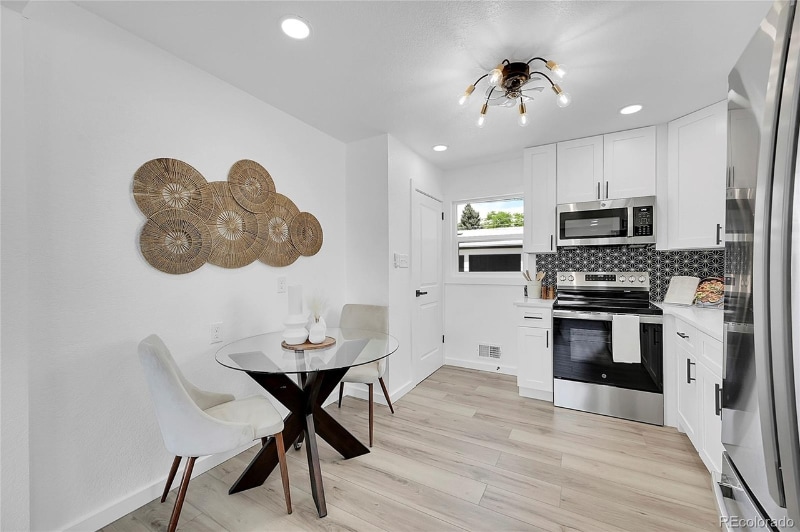 Building Photo - 461 W 71st Ave