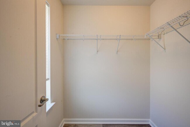 Building Photo - 1317 Hawthorn Dr