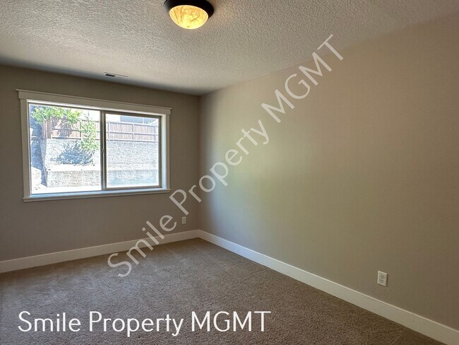 Building Photo - single house