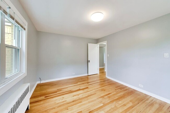 Building Photo - 6405 N Normandy Ave