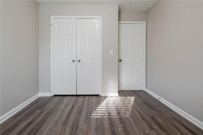 Building Photo - 652 Stonemill Manor