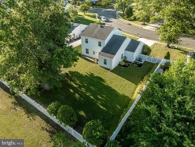 Building Photo - 10 Honey Locust Ln