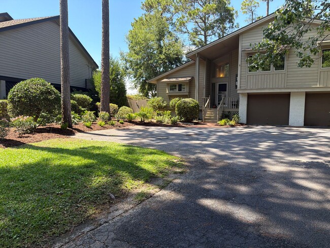 Building Photo - Beautiful Furnished Marsh Front Home - 6 mo Lease Term