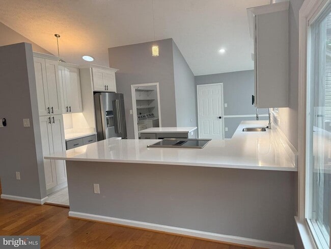 Building Photo - 10909 Clara Barton Ct