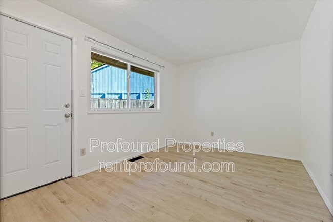 Building Photo - 9045 SW Pinto Ct