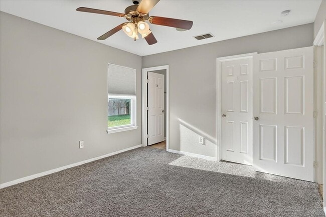 Building Photo - 2110 Encino Dr