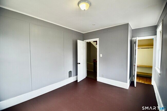 Building Photo - 407 East Ave