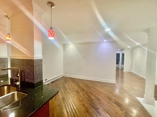 Building Photo - 7306 N Winchester Ave