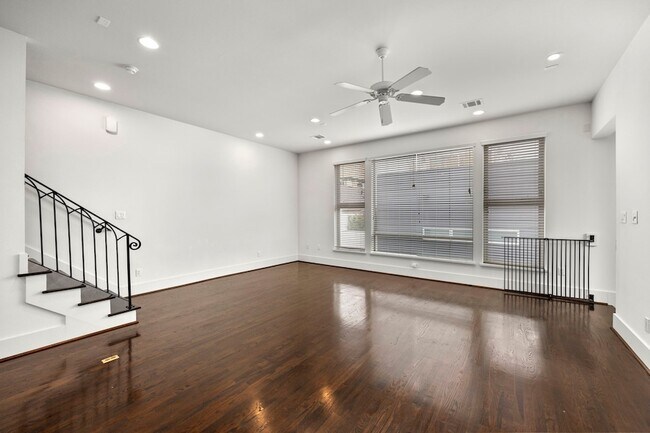 Building Photo - 1808 Oakdale St