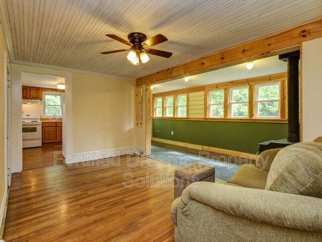 Building Photo - 7507 Greenlawn Dr