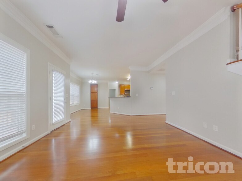 Building Photo - 1228 Saxony Dr SE