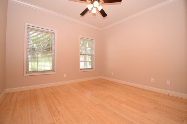 Building Photo - Spacious 3 Bedroom, 2 Bath Home