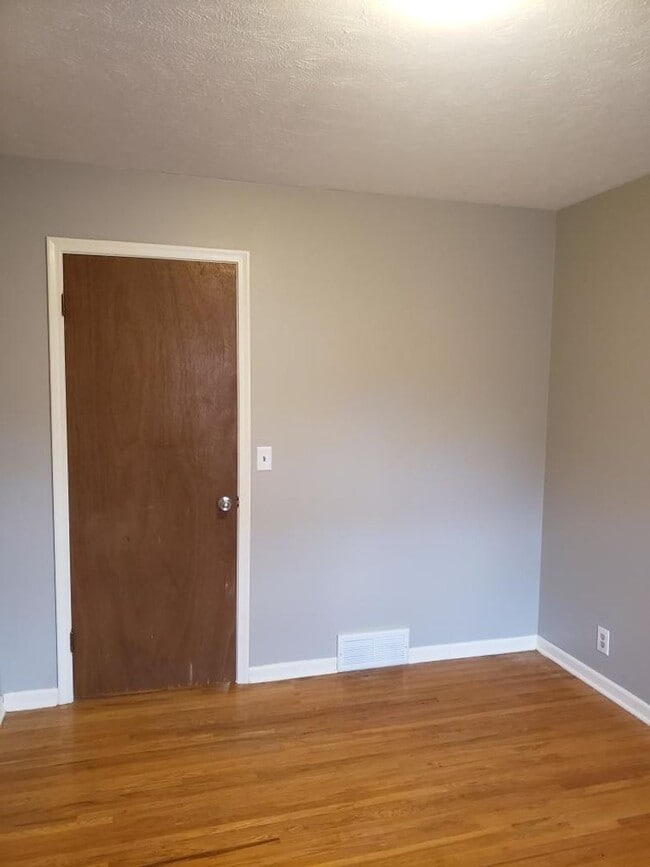 Building Photo - COMING SOON- Great location and layout for families or roomates, 3 bed 1.5 bath $1,825