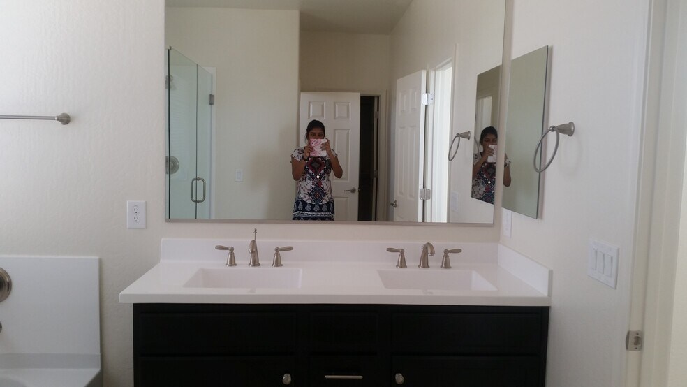 Building Photo - 22084 N 98th Dr