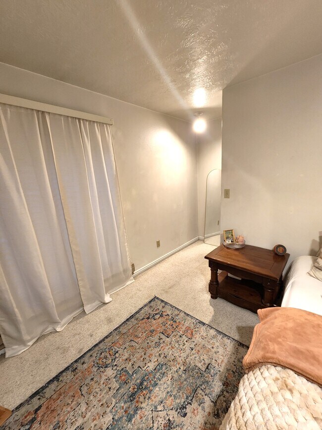 Building Photo - 565 N 300 E