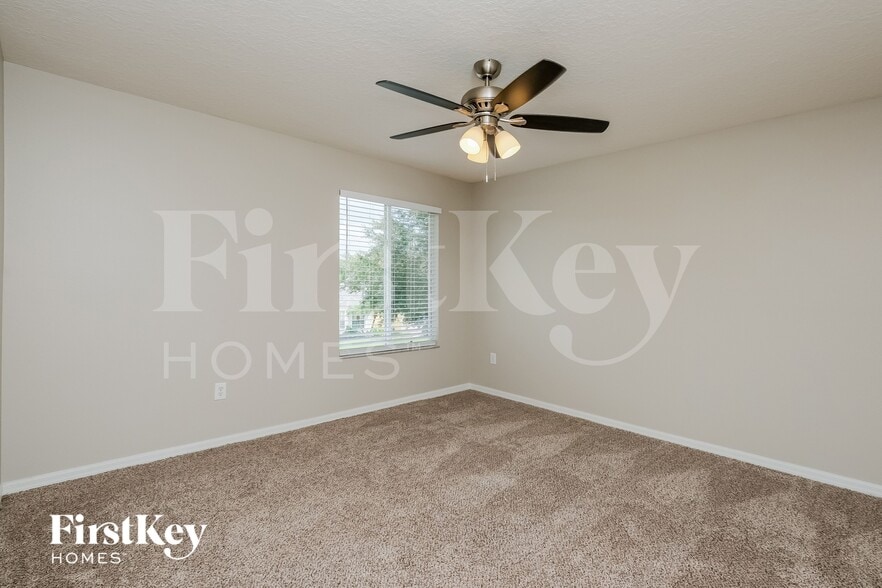 Building Photo - 4925 Woodmere Rd