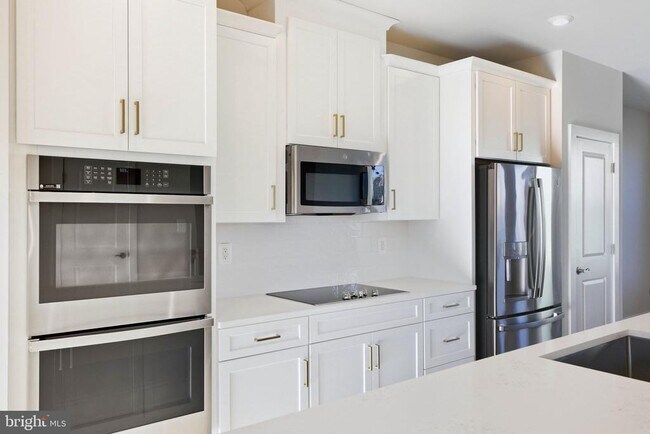 Building Photo - 1017 Venifena Terrace SE