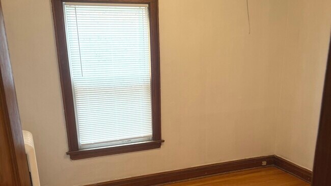 Building Photo - 5848 N Moody Ave