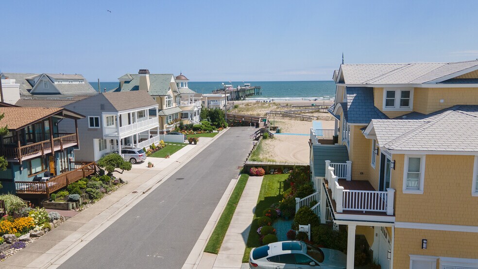 Building Photo - 7600 Bayshore Dr