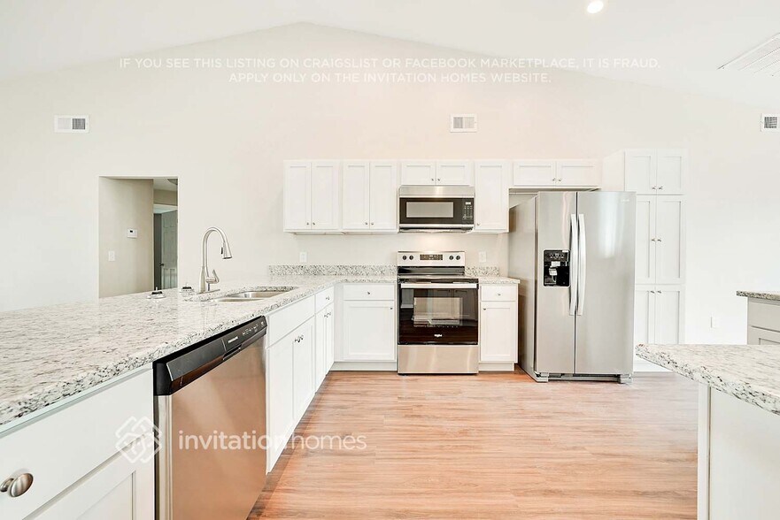 Building Photo - 4730 Doberman St