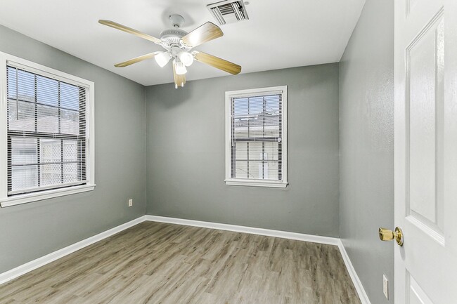 Building Photo - Renovated Chalmette 2 Bedroom House in Cha...