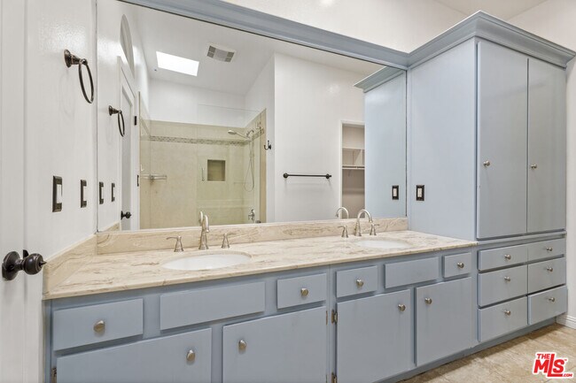 Building Photo - 1850 Midvale Ave