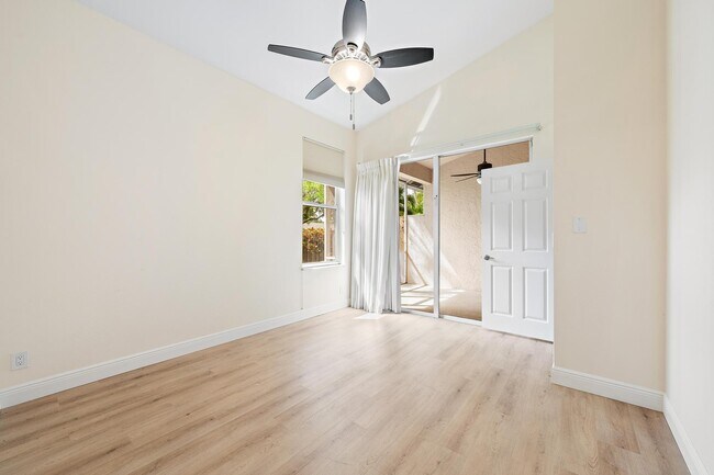 Building Photo - 1802 Rosewood Way
