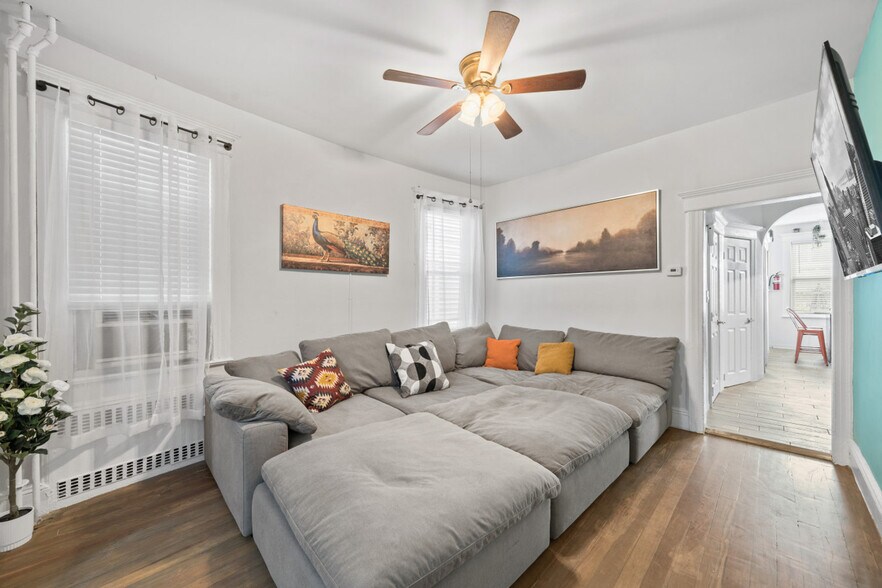 Primary Photo - 84 W 42nd St