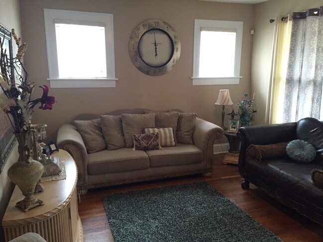 Building Photo - 1407 E North St