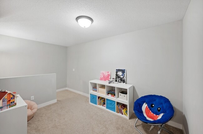 Building Photo - 7356 Kalland Cir NE