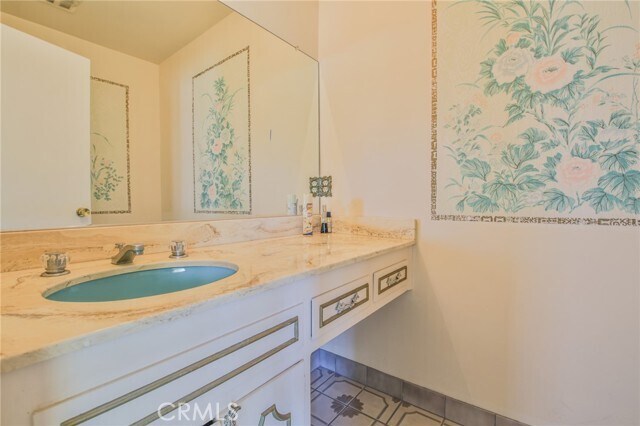 Building Photo - 3744 Pine Ave