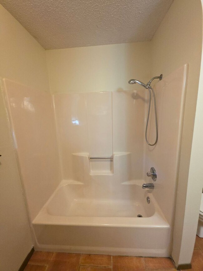 Building Photo - 1022 N Parker Rd