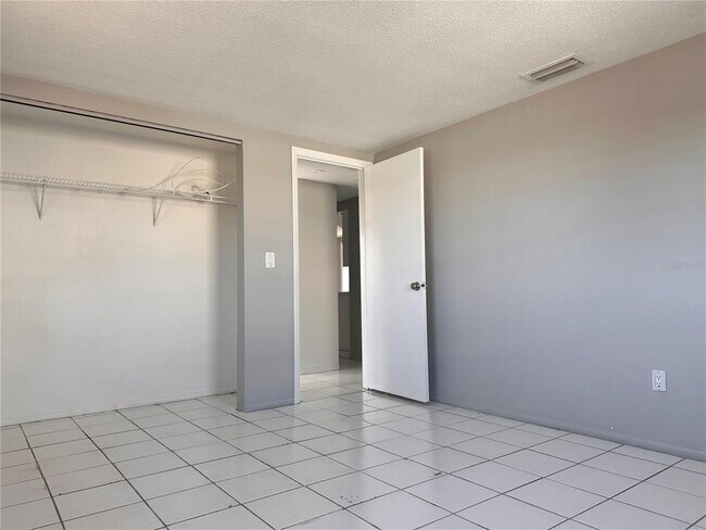 Building Photo - 3215 Bright Dr