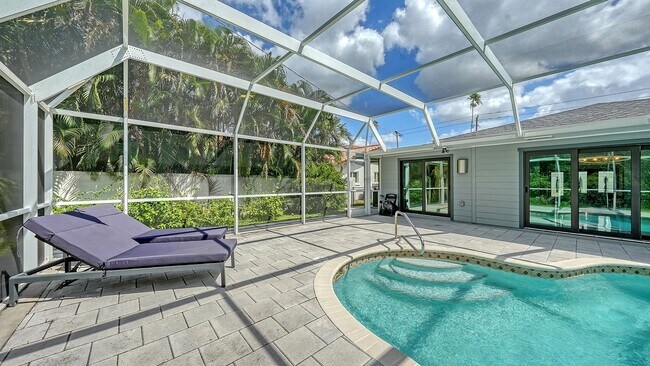 Building Photo - Museum's Area Home