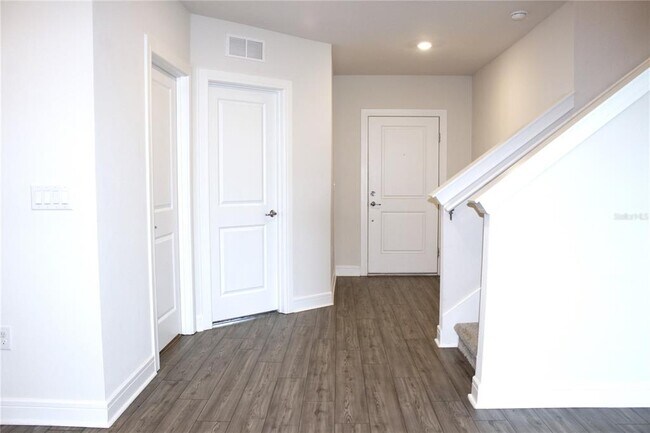 Building Photo - 30600 Thunderbird Dr